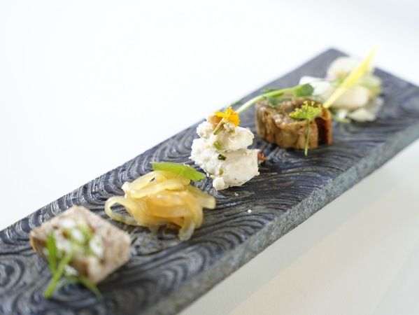 ON the TABLE CHINESE