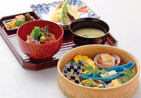 彩り花籠膳