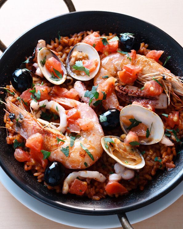 【オリーバのいいとこどり！1ドリンク付き、2種類のパエリアコース】２種類のパエリアが付いた全７皿のコース！！２種類のパエリアの他に、スペイン産３0ヵ月熟成の生ハム、アヒージョ、トルティージャも