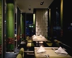 Abendplan für ein Bankett mit südlicher Brise und Duft ☆ [Kochkurs] Ein gemeinsamer Gang, zubereitet von einem authentischen thailändischen Koch, mit frischen Frühlingsrollen, klassischen thailändischen Gerichten, gegrilltem jungem Hähnchen „Special Gai Yang“ und gebratenen Garnelennudeln nach thailändischer Art, Pad Thai Kung. *Nur Kochkurs