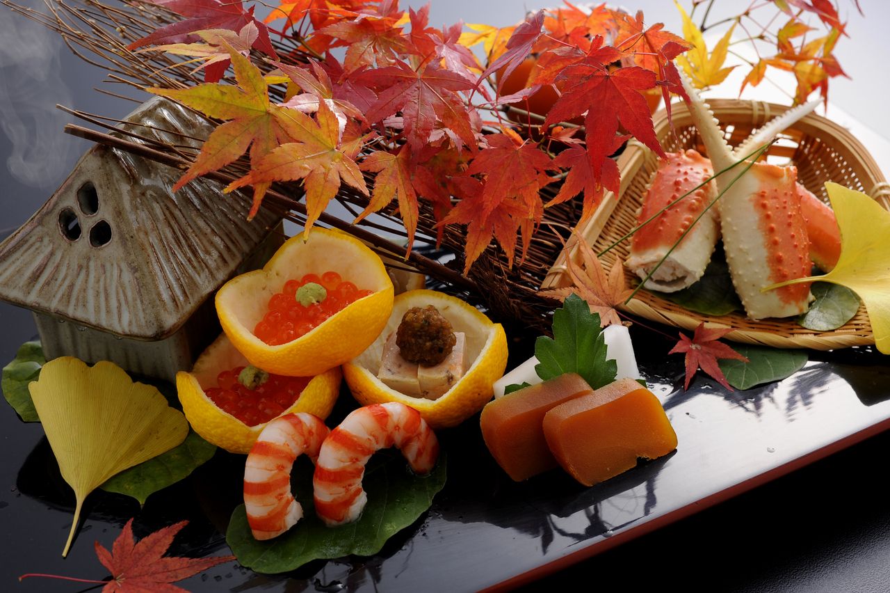 Kaiseki Course Cuisine　JPY 25,000