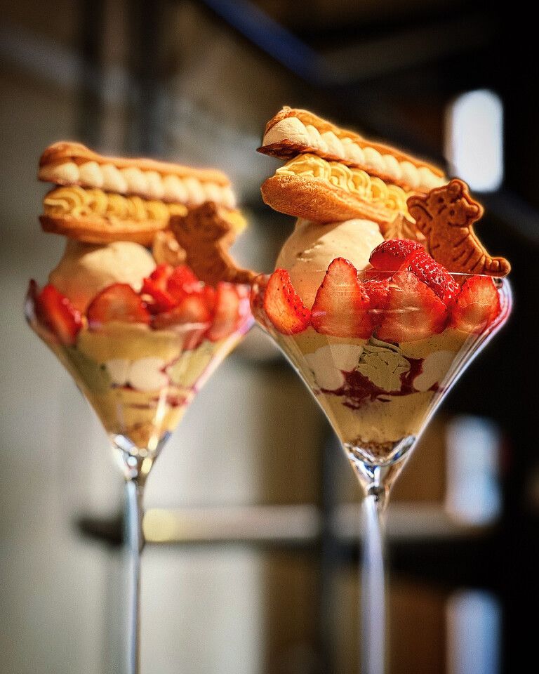 いちごとエクレアのパフェ