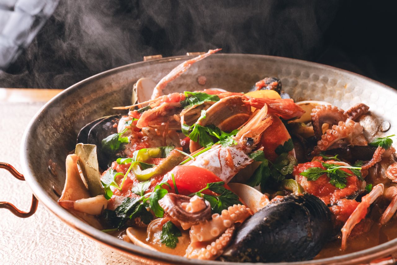 ★海鮮三昧「海の幸・山の幸大皿盛り」「具材たっぷり洋風魚貝蒸し」など★おまかせ8品6皿コース＋フリーフロー（飲み放題100分）