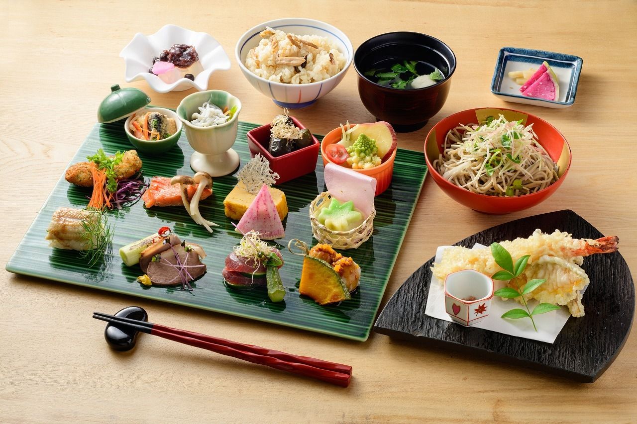 Kamakura Seasonal Taste - Irodori - 12 Obanzai Set with Tempura Platter