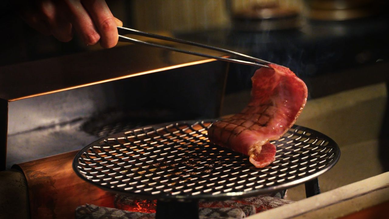 【清水套餐】當季美味：厚切牛舌、烤牛腰肉涮鍋就在您面前烹調！配上自製醬汁的牛腩排也非常美味。