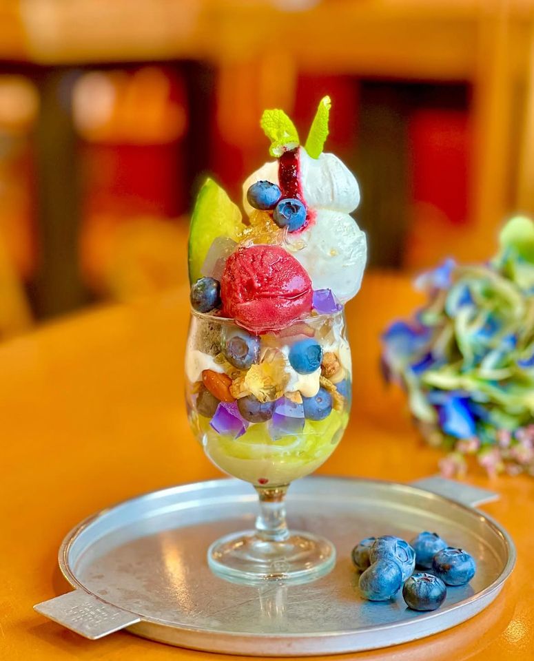 Freshly picked farm blueberry parfait (regular size)