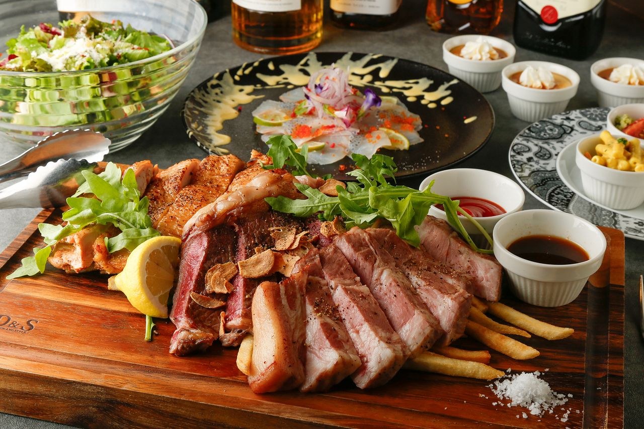 〈"Urban Dinner in 虎ノ門"TRADソファ席〉ステーキ盛り合わせ×世界を旅するウイスキーとともに-飲み放題-120分-