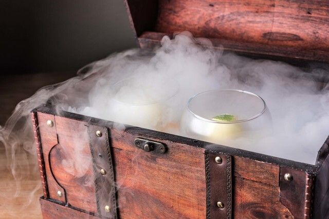 ④ 최고의 기념일에! ■기념일 코스 ■원조 「꽃의 계단 모듬」 「헬리카츠 샌드」(6품+고기 6종+케이크 첨부 보물상자 연출) 「생일」 「서프라이즈」 없음! ︎