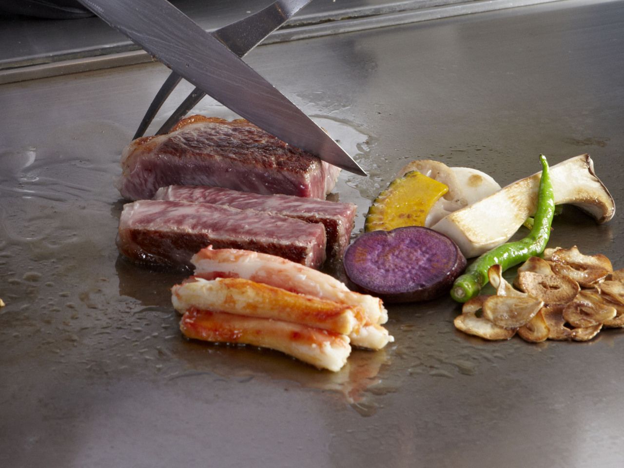 Special Miyazaki beef, fugu and crab course