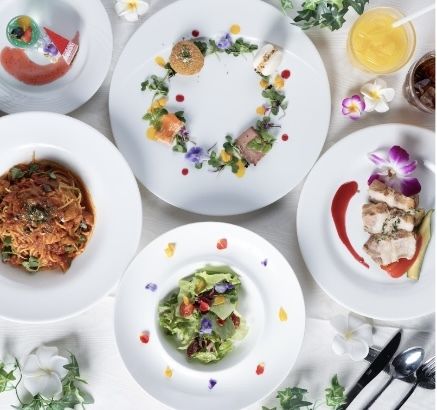 【프르메리아 코스】소프트 드링크 2시간 음료 무제한+홈메이드 로스트 포크나 부케 샐러드 등 전 8접시