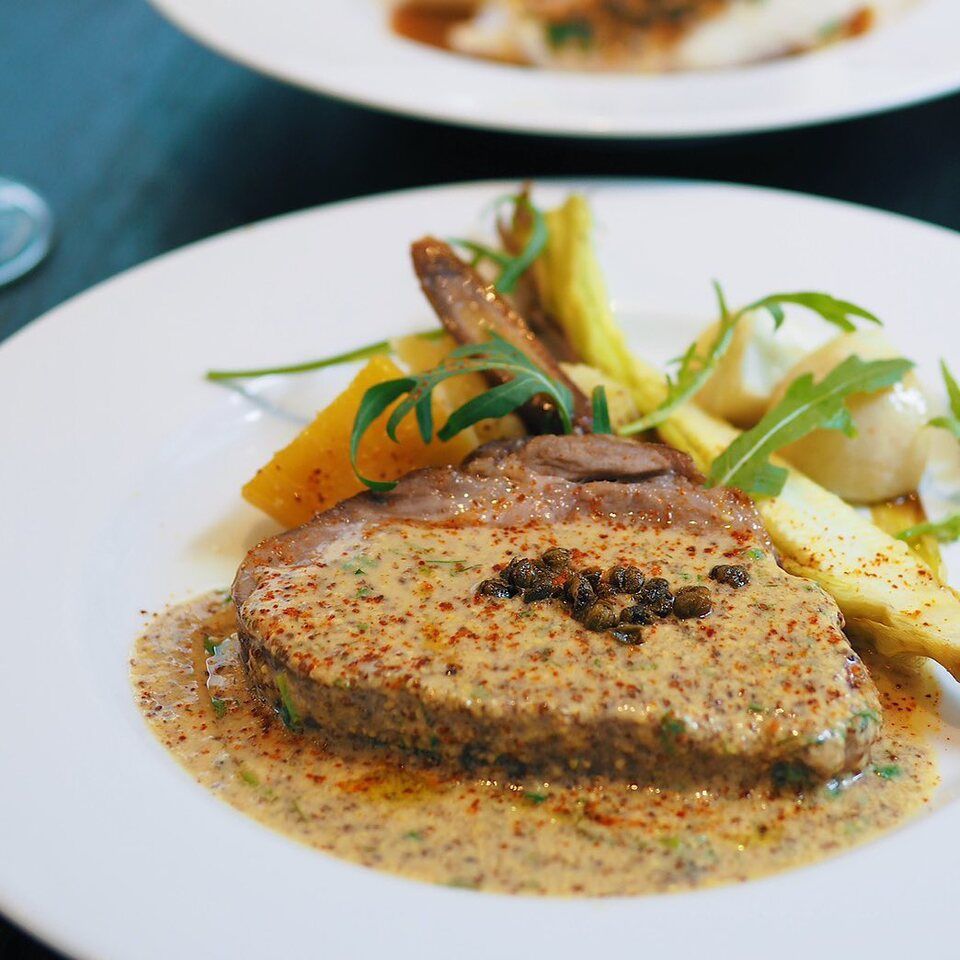 All-you-can-drink included. The main dish is herb three-breed pork roti/standard plan