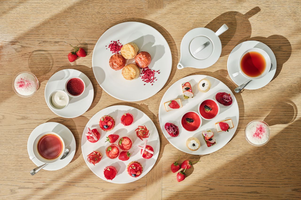 STRAWBERRY CAVIAR AFTERNOON TEA Table Seat