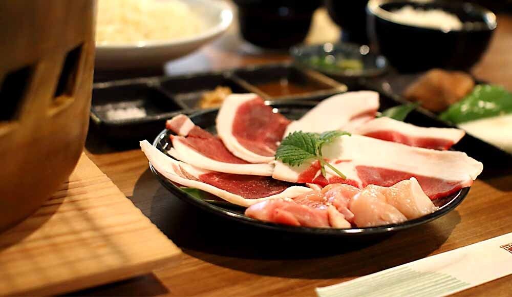 Charcoal grilled button meat and Banshu 100-day chicken course