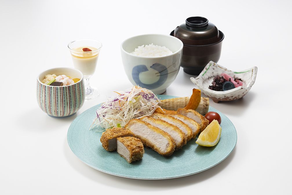 えらべるランチ御膳　メイン：真狩ハーブポークのとんかつ
