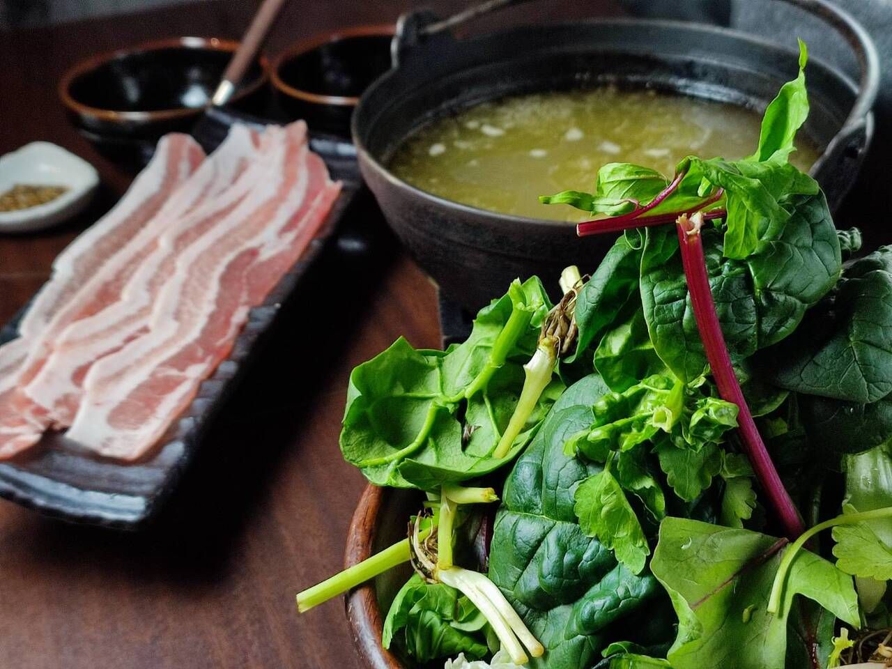 【仅限食物】搭配比内地鸡汤一起享用吧！极致的“草锅”套餐