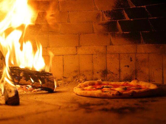 Lunch only: Pizza + salad + soup + fresh fish carpaccio + drink