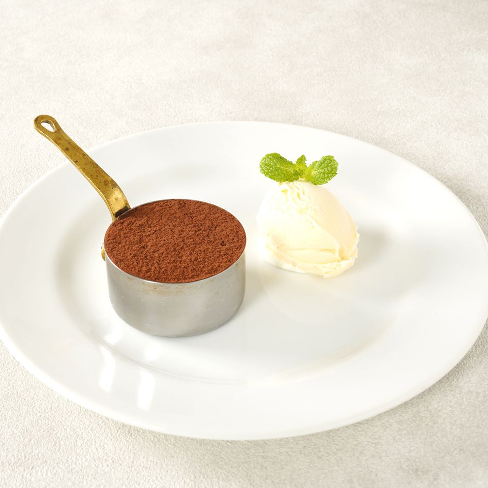 [Conjunto de almuerzo: Postre] Plato principal a elección + postre a elección + pan + café