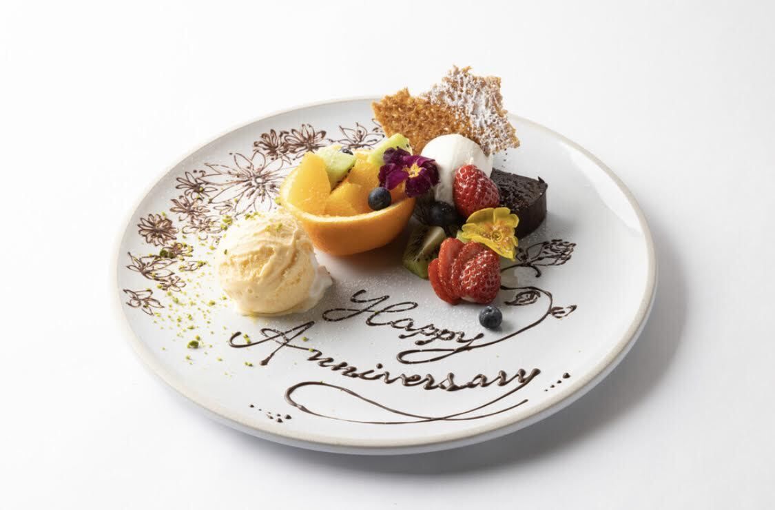 生日和周年纪念日快乐 - 为您所爱的人预留一个带有祝福盘的座位⭐︎ 免费烟花表演！ ¥2400 套餐