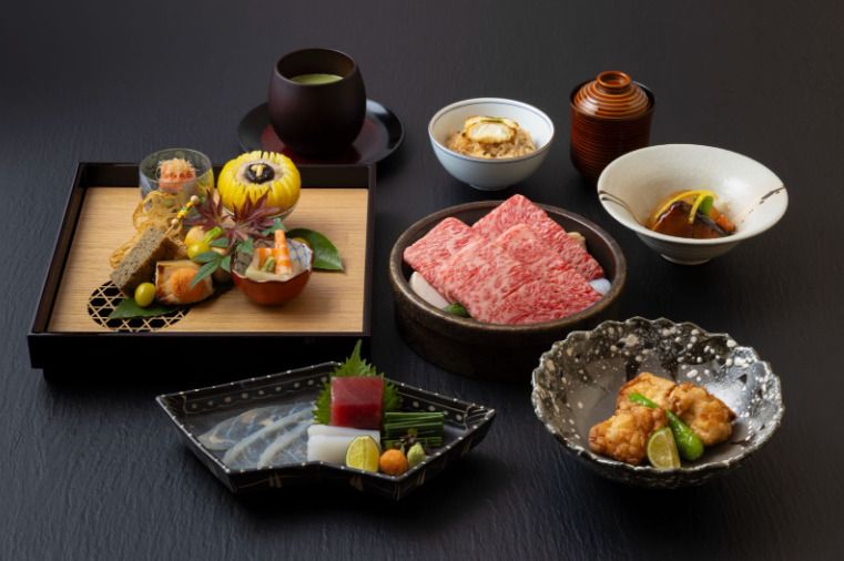 【一人ひと鍋】黒毛和牛すき焼きとふぐ会席　13,200円