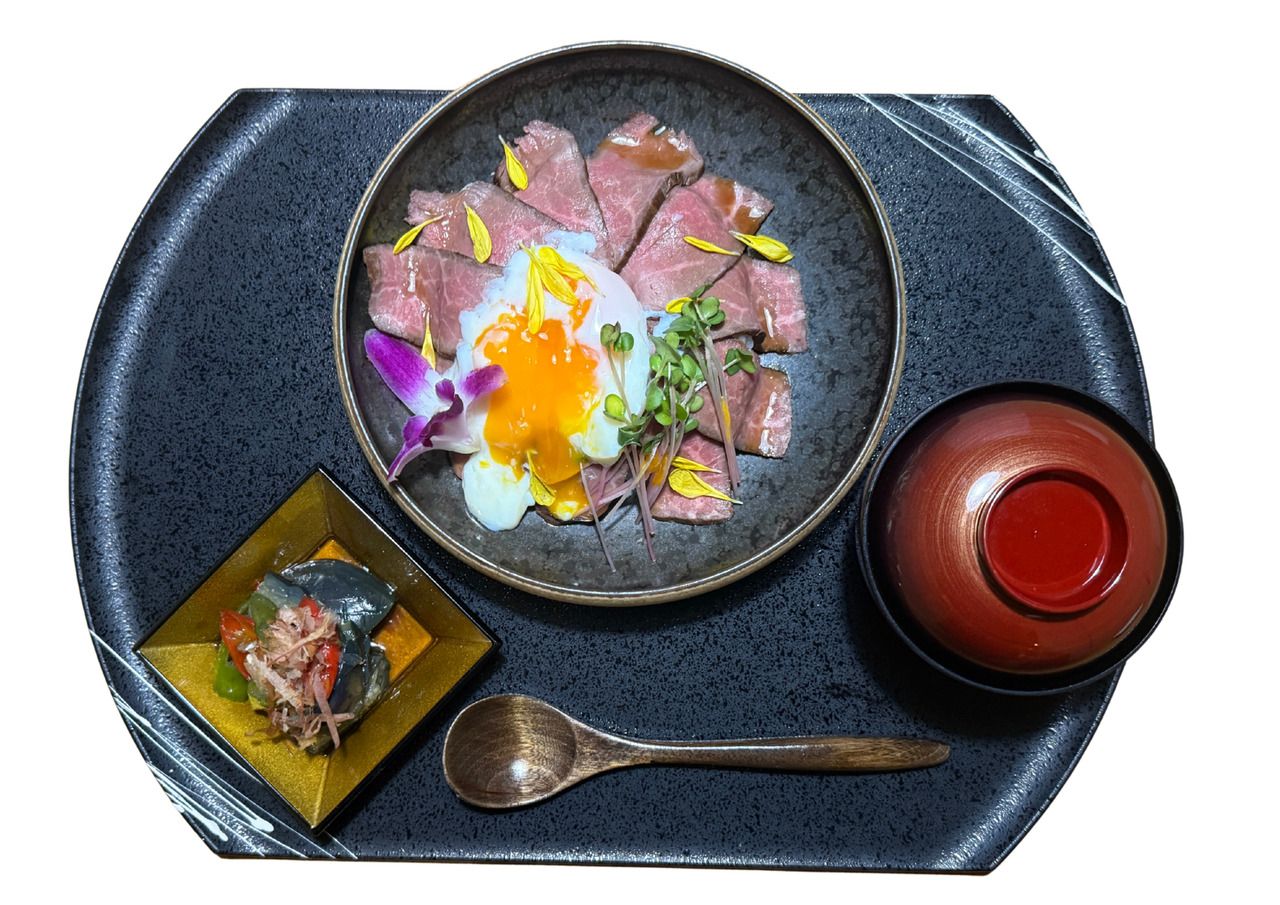 Set de almuerzo de tazón de carne de WAGYU asada