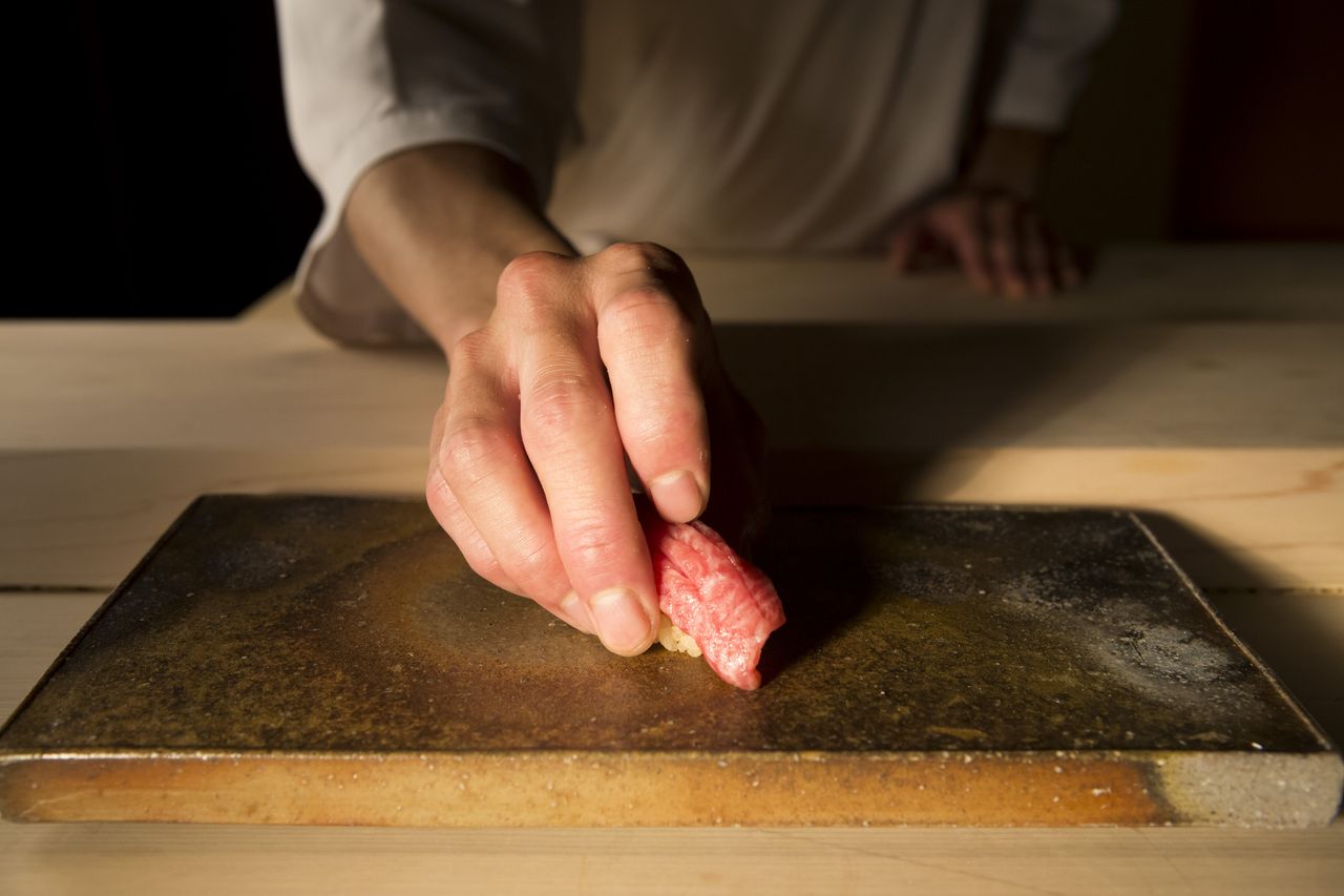 A one-of-a-kind sushi course the "Select Omakase" lunch　JPY15,000