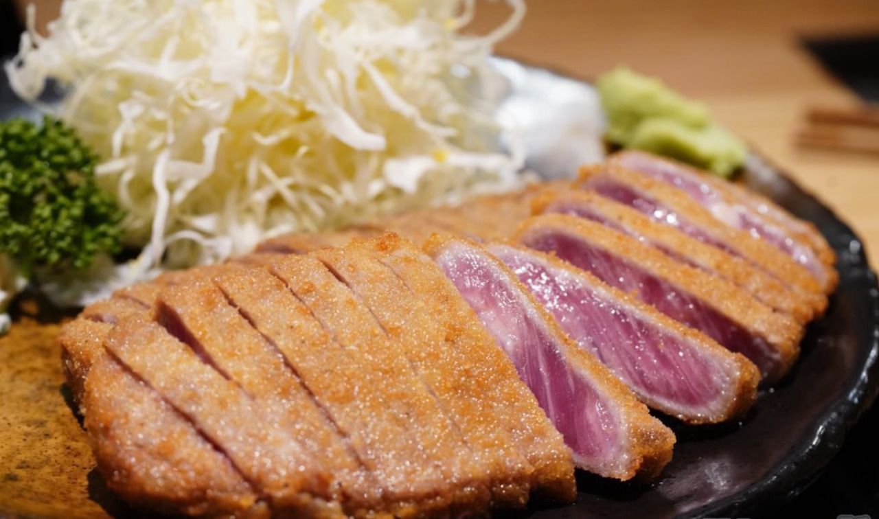 牛排套餐（含3份小菜，260克）配日式高汤茶泡饭