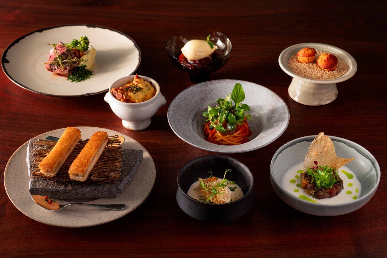 Dinner Course — Two Mains and a Dessert of Your Choice + 3‑Hour Free‑Flow