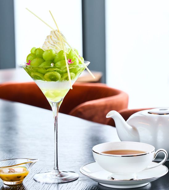 シャインマスカットのパフェとTWG teaのセット