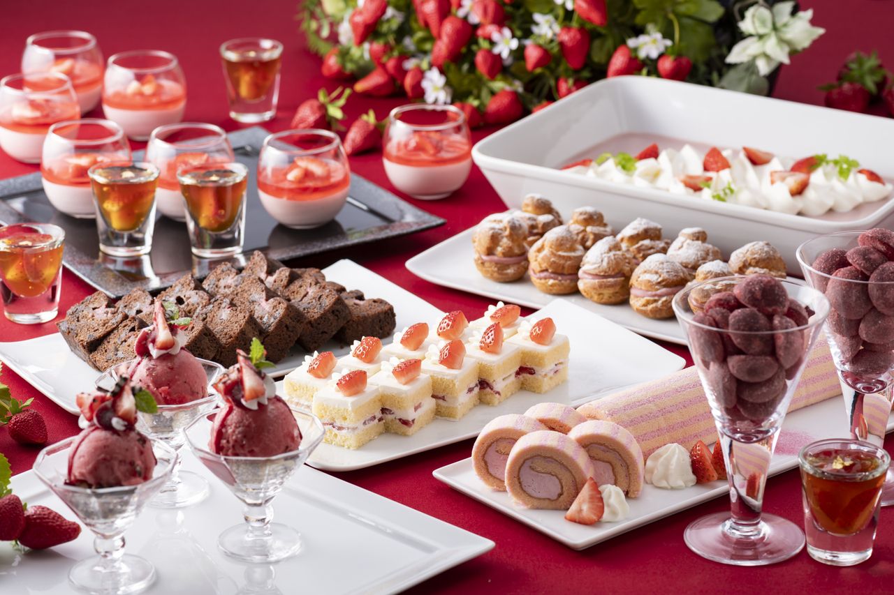 Kazahana Lunch Half Buffet & Strawberry Dessert Fair (Saturdays, Sundays, and Holidays)