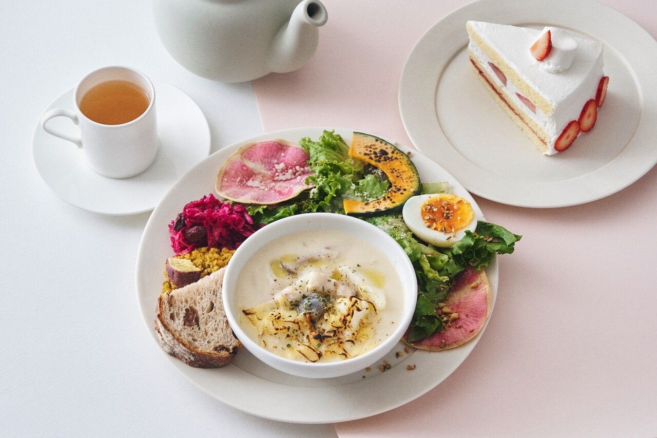 【含甜点与饮料的特别午餐】潘切塔与蘑菇的起司奶油浓汤 ＆ 有机洋葱风味沙拉（佐有机洋葱调味酱）