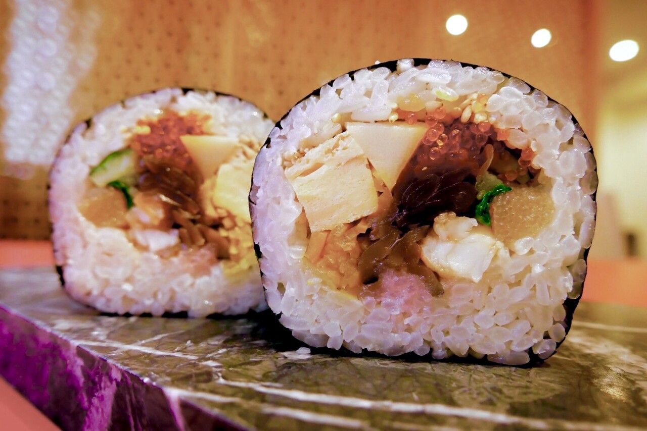 ≪お土産のご予約≫極上ネタの太巻き