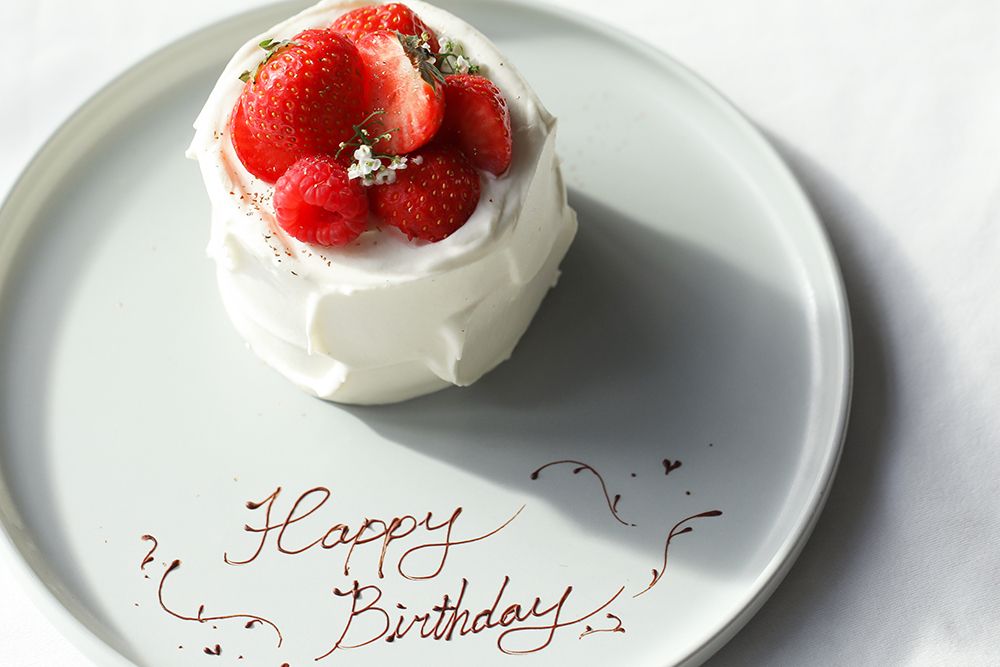 Early Christmas Dinner with Whole Cake (Dec 20–Dec 23 only)