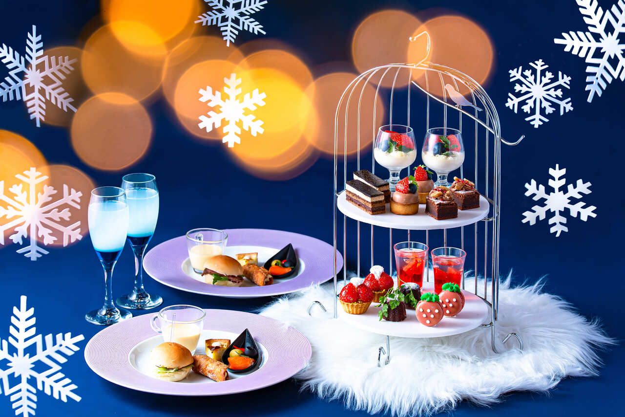 [Seasonal Afternoon Tea★2 hours] Strawberry and chocolate sweets stand × Free cafe