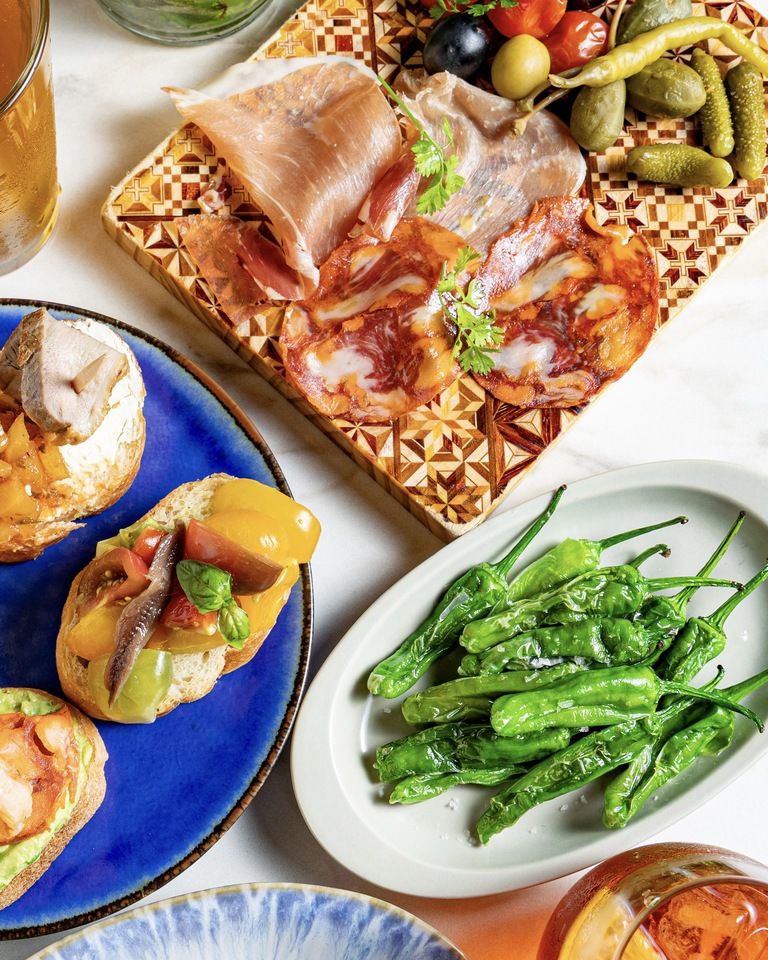 2-14 people　course of 9 dishes including popular Spanish classics