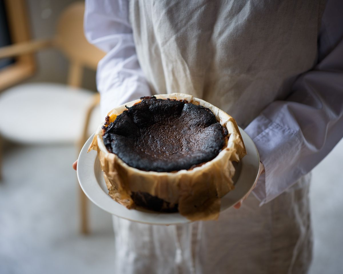 自家製バスクチーズケーキホール テイクアウト