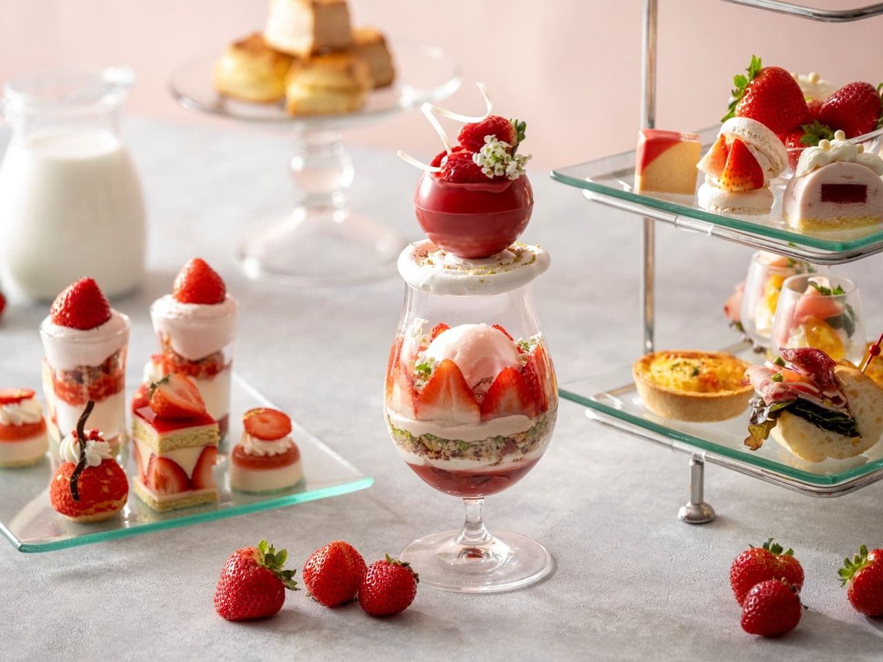 [Weekday Nighttime Only - Guaranteed Window Seat] Premium Plan with Strawberry Parfait! | 10,000 yen