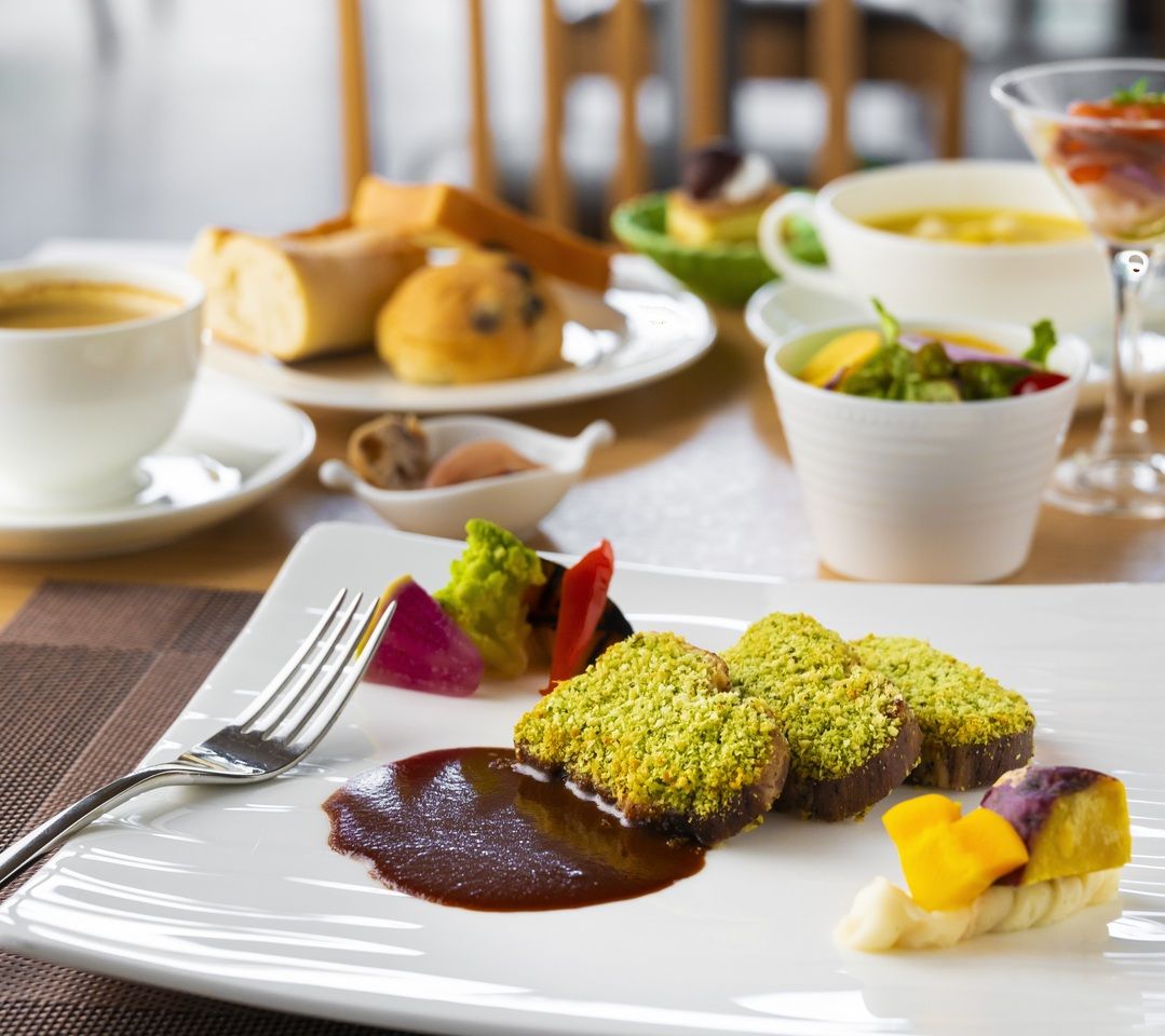 【新年午餐自助餐】特色主菜+半自助餐