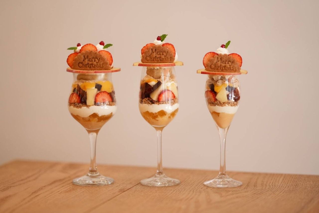 リンゴとスパイスのクリスマスパフェ(フルート)