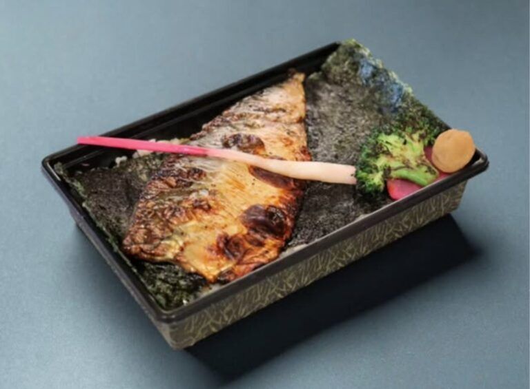 Rice and mackerel ( roasted soy sauce flavor）