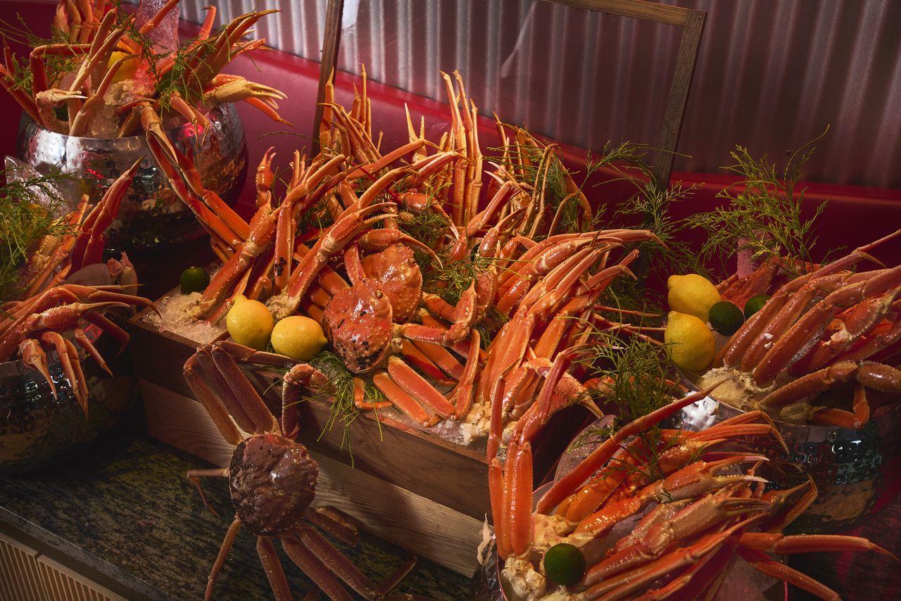 [12/26–1/4] New Year Crab Dinner Buffet + Free-flow (90 minutes)