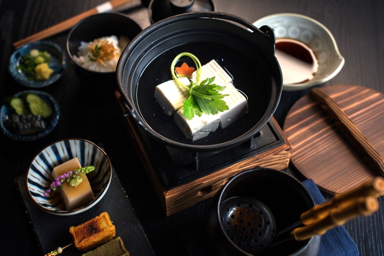 Enjoy boiled tofu and side dishes at the Kyoto Gozen meal