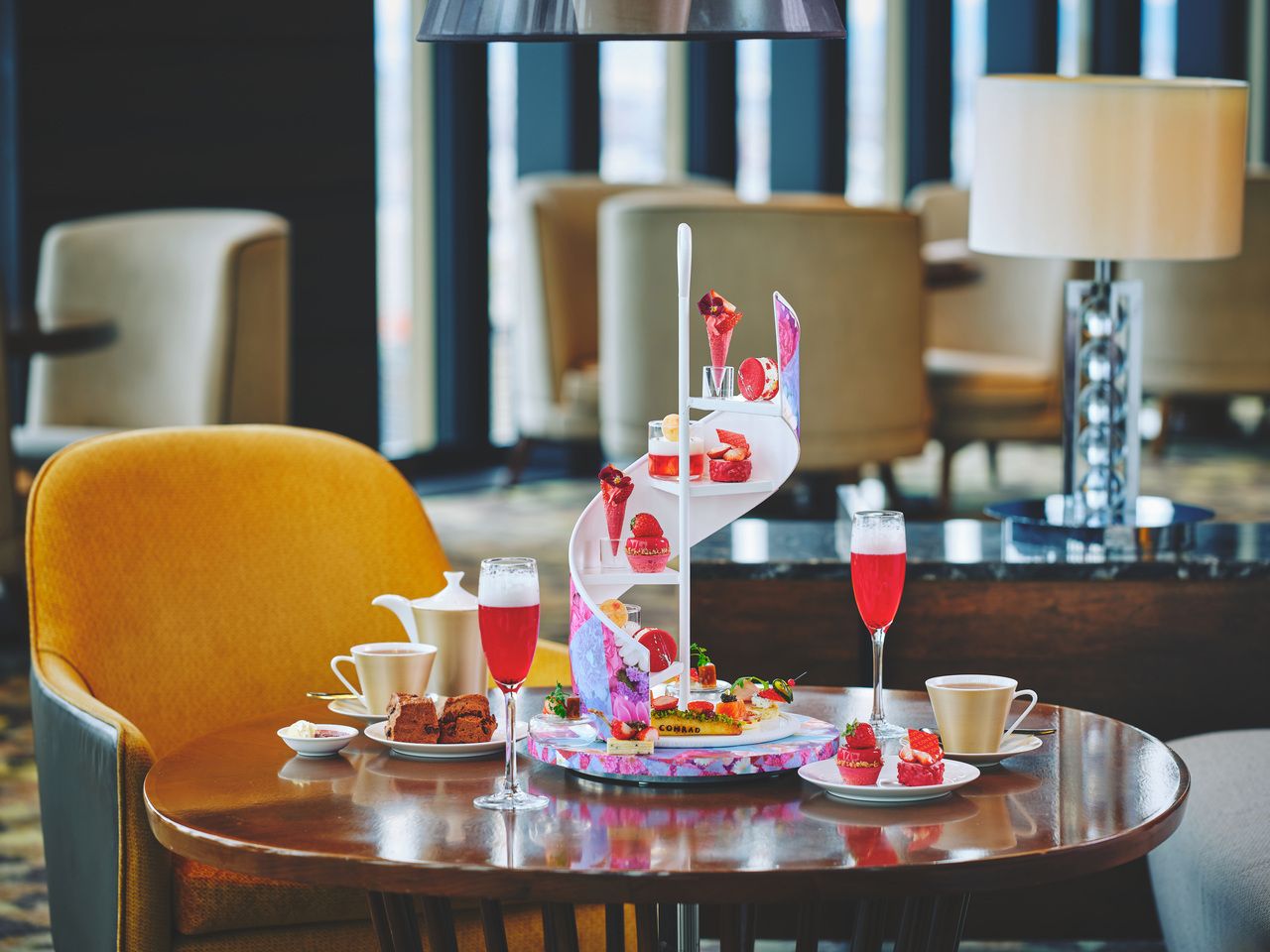 [Weekdays/WEB 21% OFF]Modern Victoria Strawberry Afternoon Tea with Welcome Cocktail