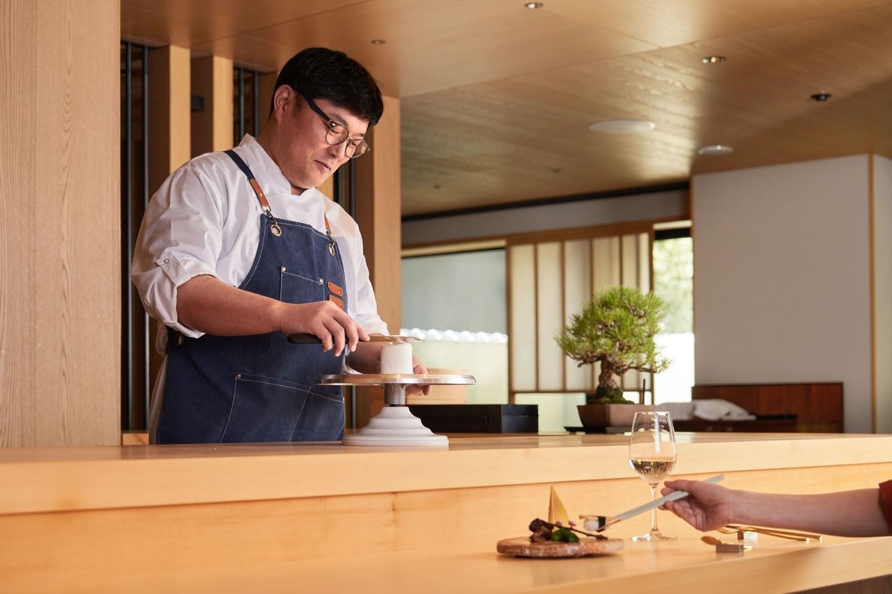 [Fridays, Saturdays, and Sundays from 12:00 PM - Counter seats] Strawberry Afternoon Tea