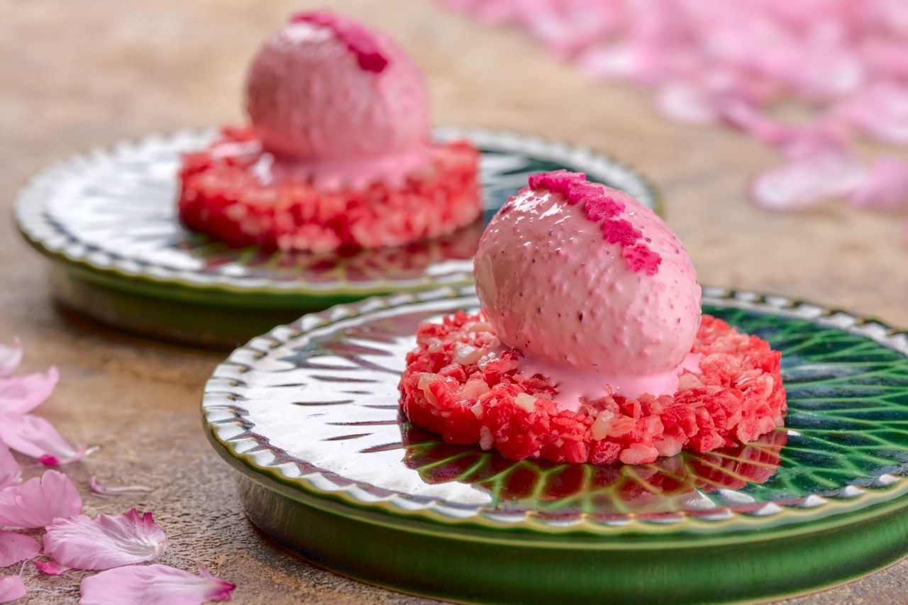 The Spring "THE Ushimitsu Course" is a course that allows you to enjoy Ushimitsu from start to finish. It includes choux cabbage yukhoe, spring oyster mayonnaise yukhoe, tenderloin brioche cutlet sandwich, and fluffy, tender "stone-grilled" beef omelet rice!