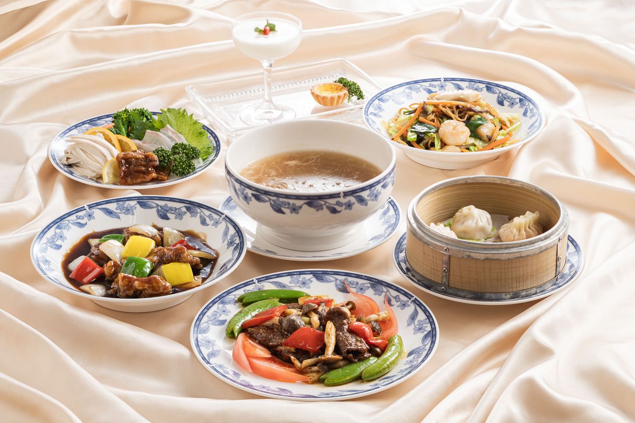 【水仙】共7道菜，包括4道当日开胃菜、蟹肉鱼翅汤、香辣炒国产牛腿肉配蔬菜。
