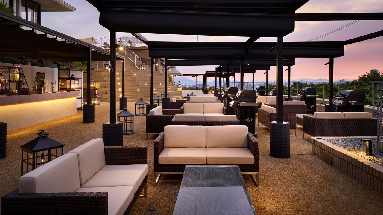 [Sofa seats] Adults (13 years old and over)