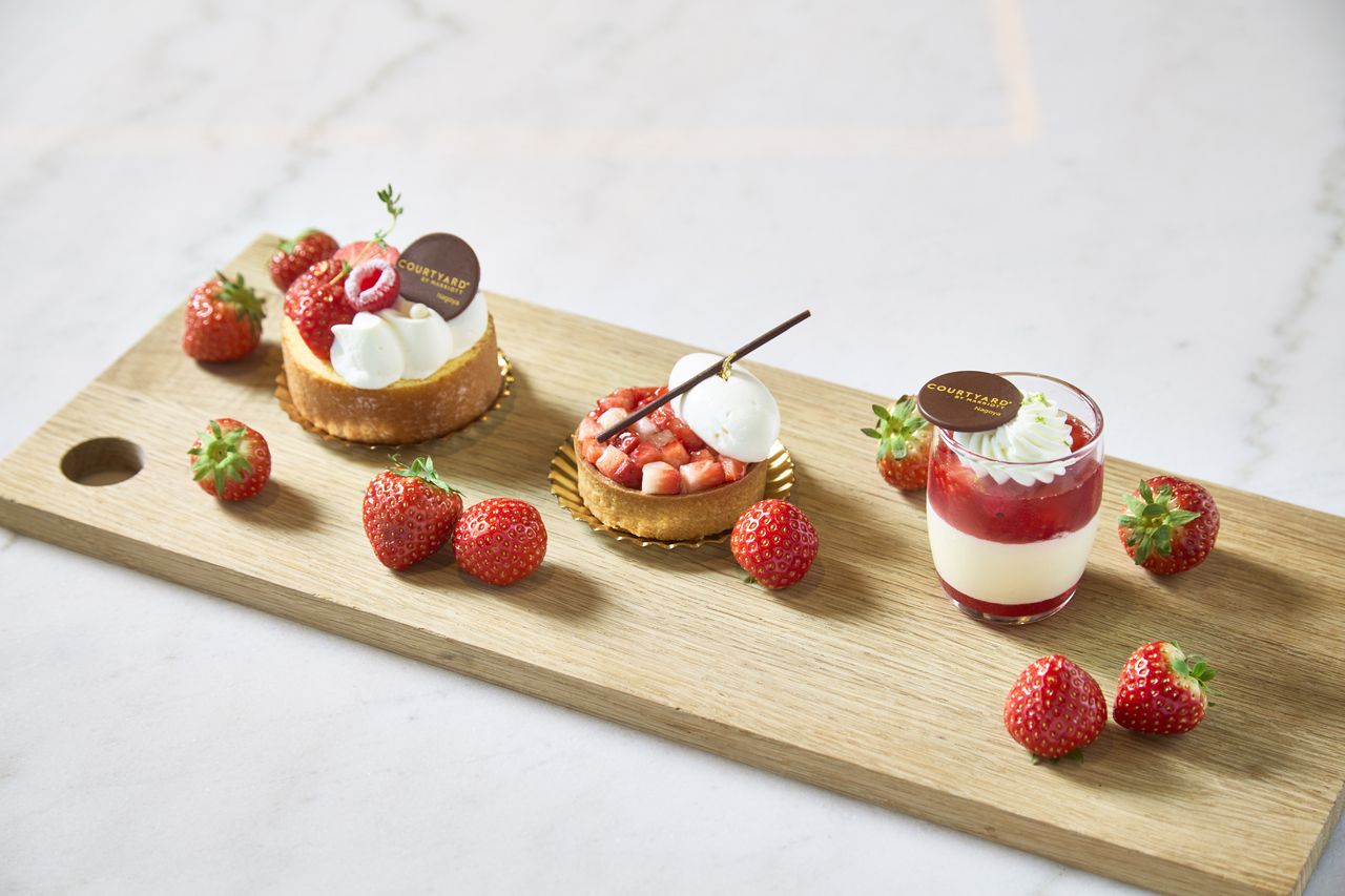 夜のパティスリーテーブル（ケーキセット）