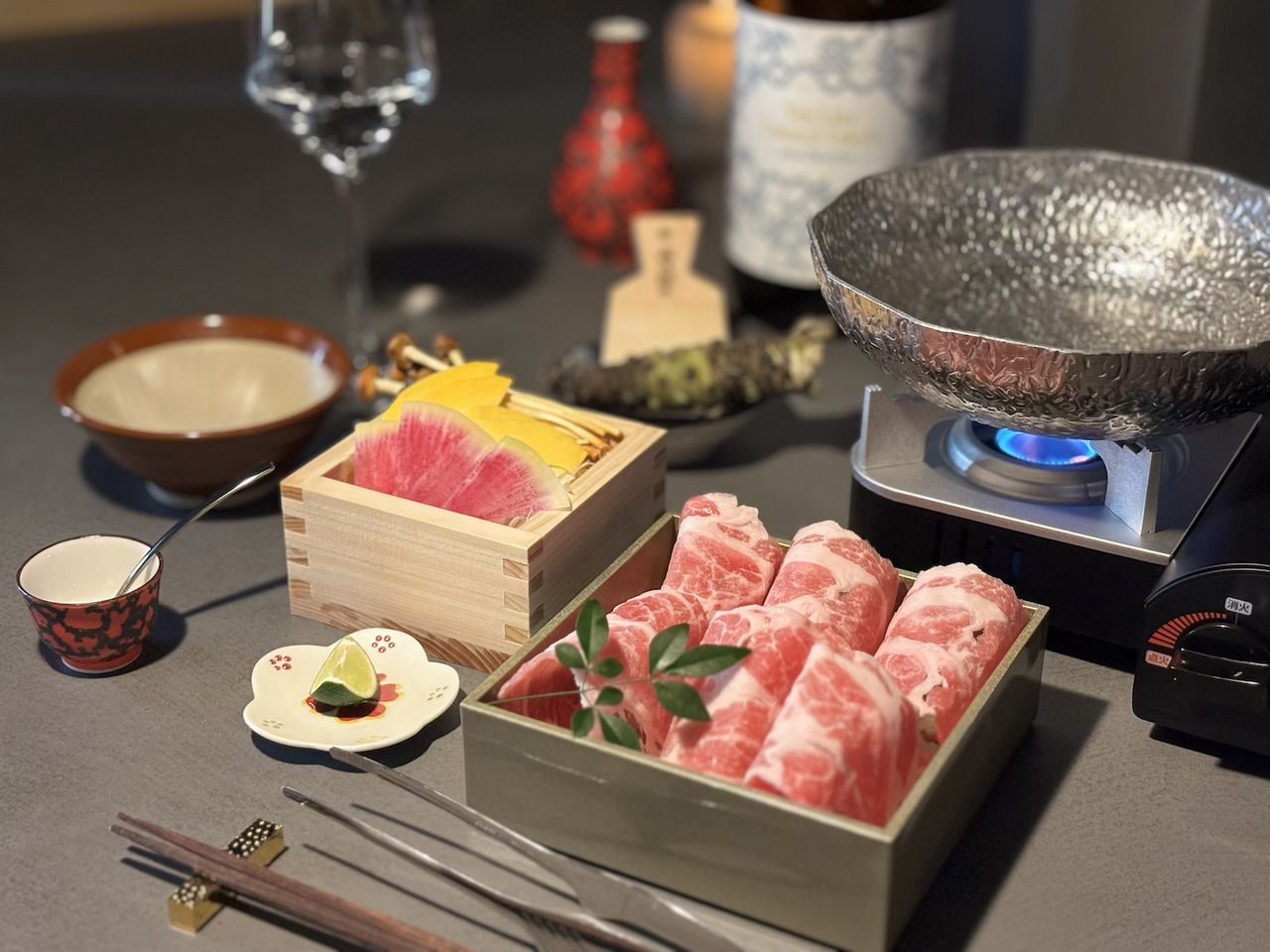 Menù abbinato: shabu-shabu di maiale con brodo di sakè