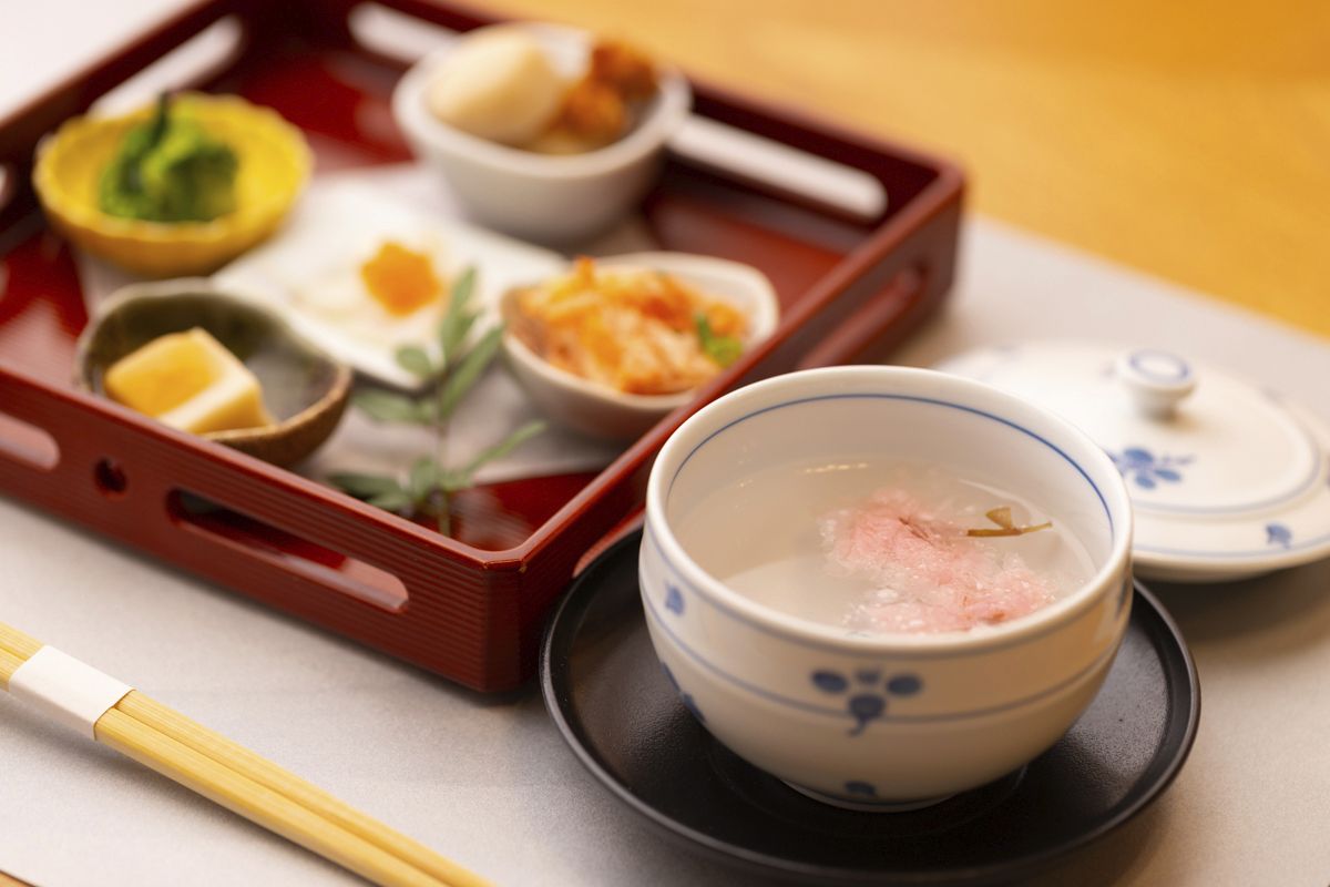 【顔合わせ・特別な日に】桜湯で祝う 比内地鶏の至高懐石＋2時間飲み放題付き