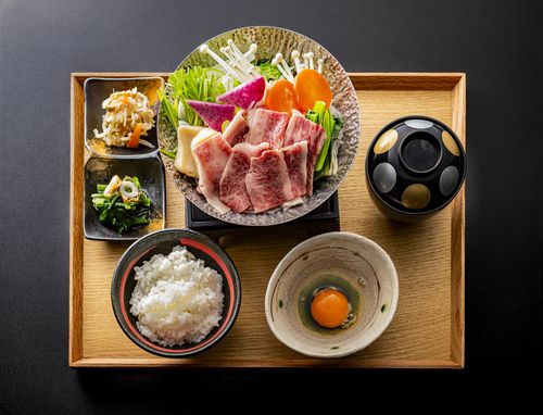 【ランチ限定】新鮮野菜とあっさり味わう「神戸牛すき焼き定食」★ご飯大盛り無料